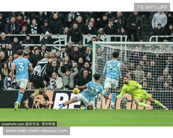 雨战中的坚守，富勒姆门将莱诺高接低挡力保球门不失
